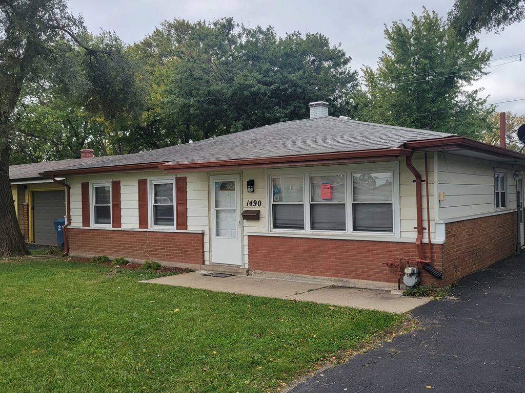 Photo for 1490 Lincoln Avenue, Calumet City, IL 60409 (MLS # 12500420)