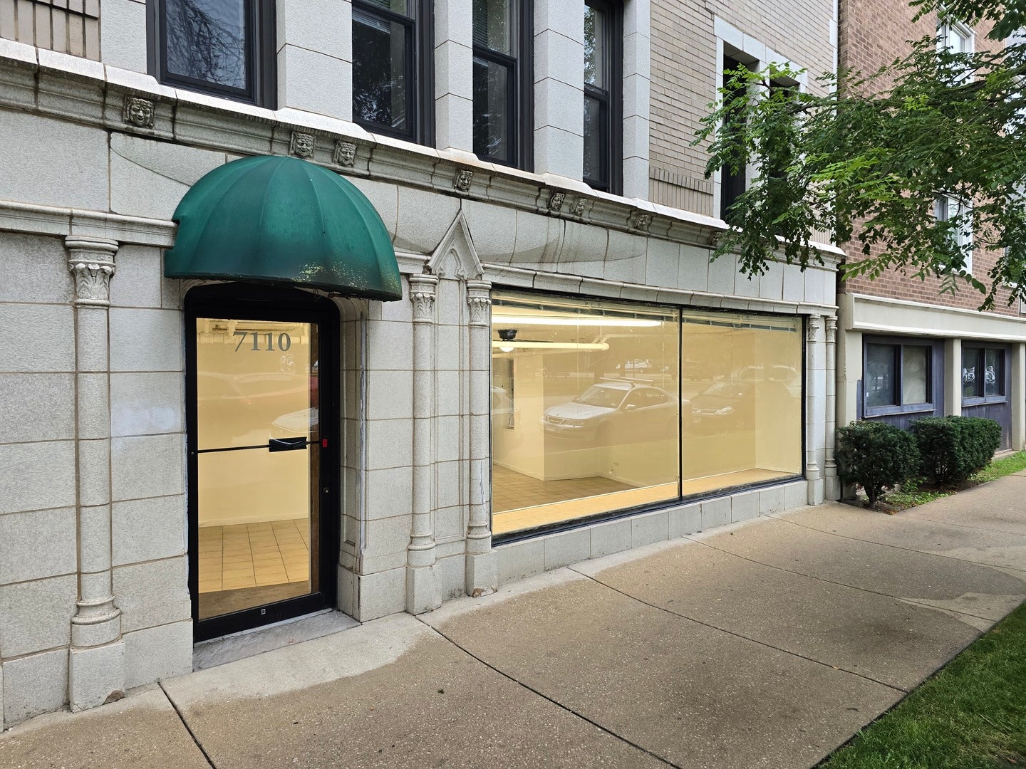 7100 N Sheridan Road 7110