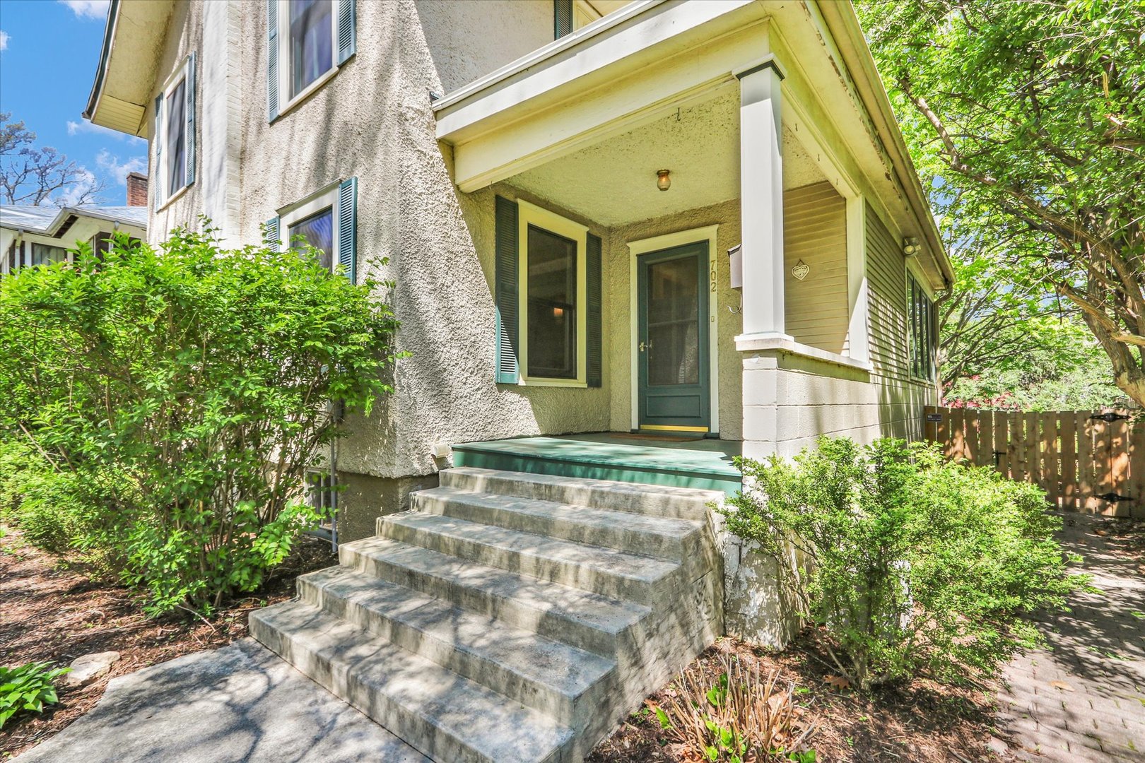 702 W INDIANA Avenue