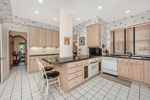 Tiny photo for 3920 N Lake Shore Drive #3S, Chicago, IL 60613 (MLS # 12483978)