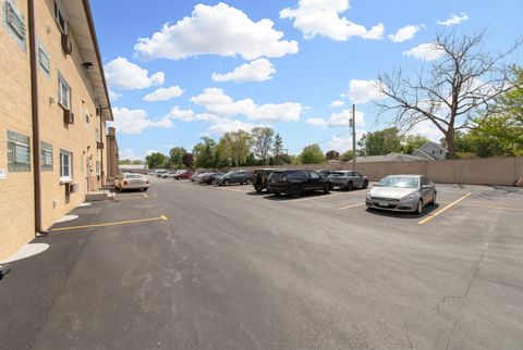 Tiny photo for 6126 S Kensington Avenue #C, Countryside, IL 60525 (MLS # 12651020)