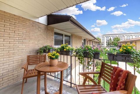 Tiny photo for 6126 S Kensington Avenue #C, Countryside, IL 60525 (MLS # 12651020)