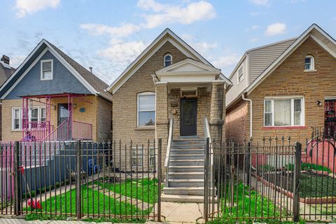 Photo of 852 N Harding Avenue, Chicago, IL 60651 (MLS # 12617809)