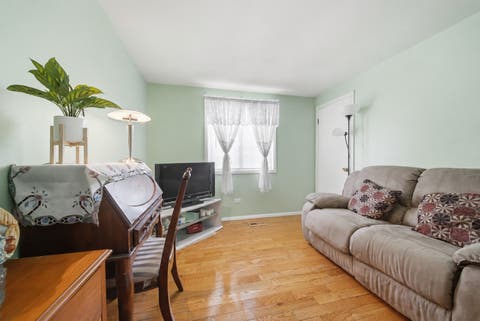 Tiny photo for 865 Oxford Place #865, Wheeling, IL 60090 (MLS # 12710364)
