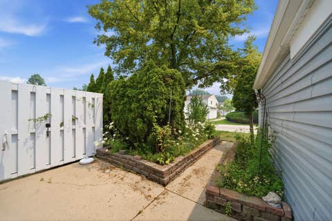Tiny photo for 865 Oxford Place #865, Wheeling, IL 60090 (MLS # 12710364)