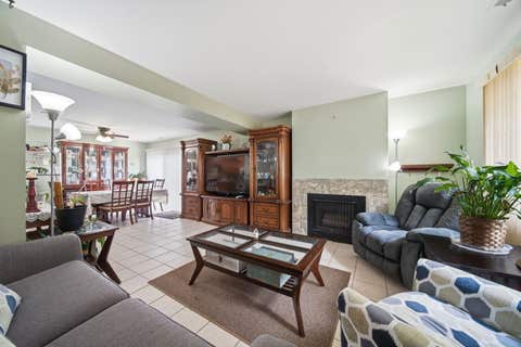 Tiny photo for 865 Oxford Place #865, Wheeling, IL 60090 (MLS # 12710364)
