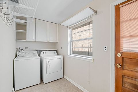 Tiny photo for 7303 N Kildare Avenue, Lincolnwood, IL 60712 (MLS # 12548311)