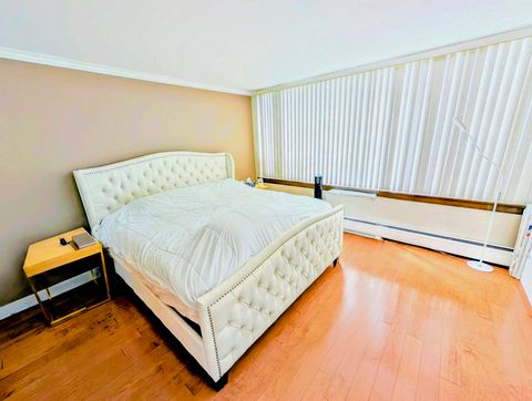 Tiny photo for 6171 N Sheridan Road #402, Chicago, IL 60660 (MLS # 12453802)