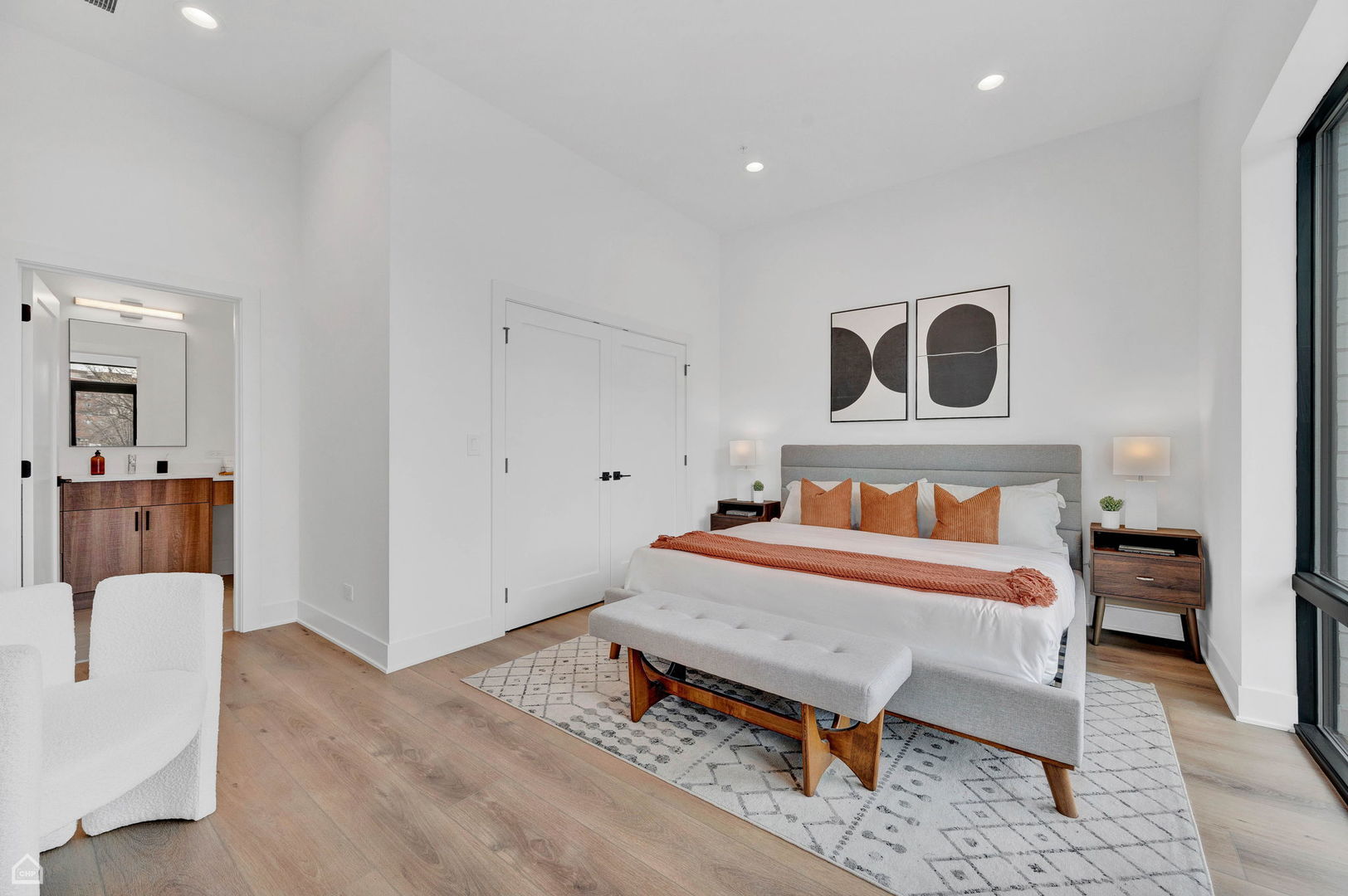 Chicago, Illinois 60608, United States, 3 Bedrooms Bedrooms, ,2 BathroomsBathrooms,Residential,Active,228800