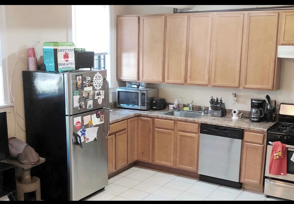 3325 N Lakewood Avenue GDN