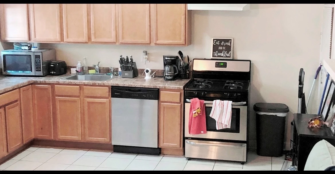 3325 N Lakewood Avenue GDN