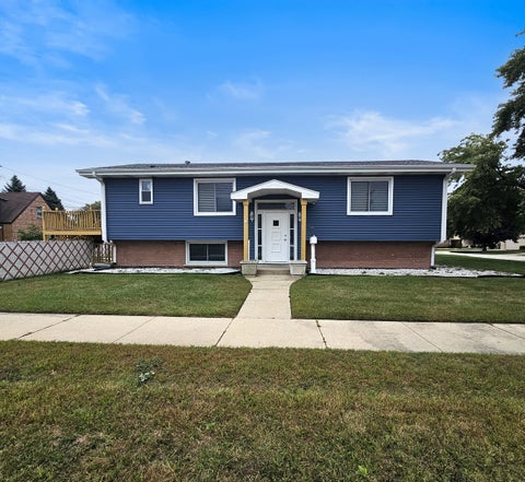 Tiny photo for 10301 Minnick Avenue, Oak Lawn, IL 60453 (MLS # 12785088)