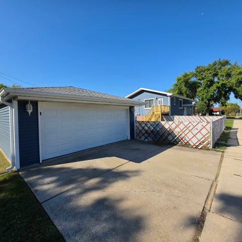 Tiny photo for 10301 Minnick Avenue, Oak Lawn, IL 60453 (MLS # 12785088)