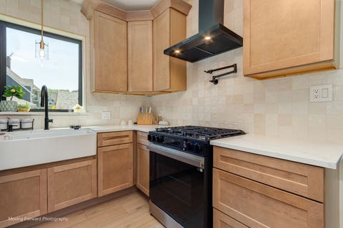 Tiny photo for 107 E Jefferson Avenue, Wheaton, IL 60187 (MLS # 12727276)