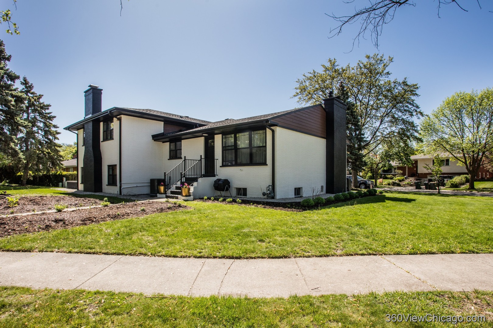 108 E Edgemont Lane