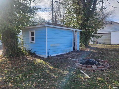 Tiny photo for 412 E KASKASKIA Street, Pinckneyville, IL 62274 (MLS # EB323499)