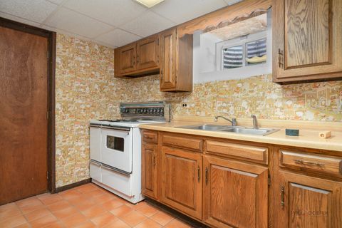 Tiny photo for 37 Forest Hills Road, Lake Bluff, IL 60044 (MLS # 12625492)