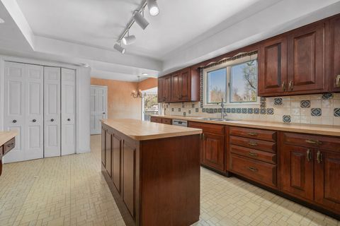Tiny photo for 37 Forest Hills Road, Lake Bluff, IL 60044 (MLS # 12625492)