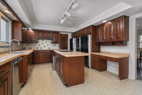 Tiny photo for 37 Forest Hills Road, Lake Bluff, IL 60044 (MLS # 12625492)