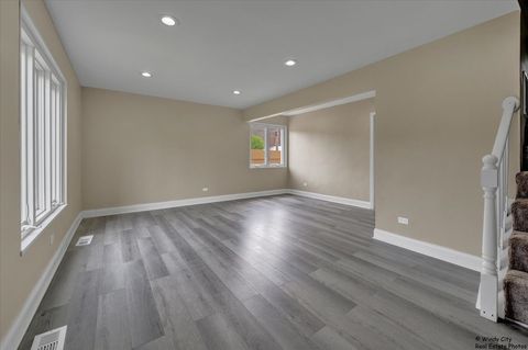 Tiny photo for 6227 N Ravenswood Avenue, Chicago, IL 60660 (MLS # 12355981)