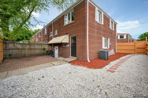 Tiny photo for 6227 N Ravenswood Avenue, Chicago, IL 60660 (MLS # 12355981)