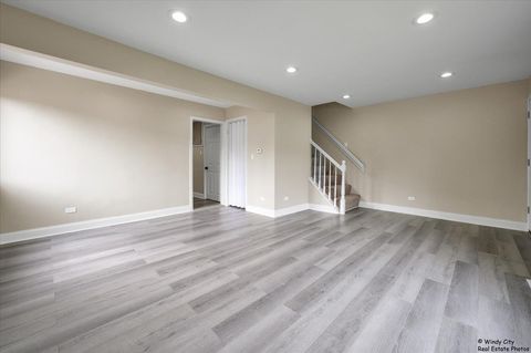 Tiny photo for 6227 N Ravenswood Avenue, Chicago, IL 60660 (MLS # 12355981)