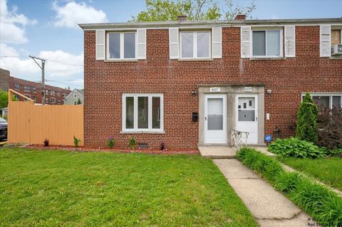 Photo of 6227 N Ravenswood Avenue, Chicago, IL 60660 (MLS # 12355981)