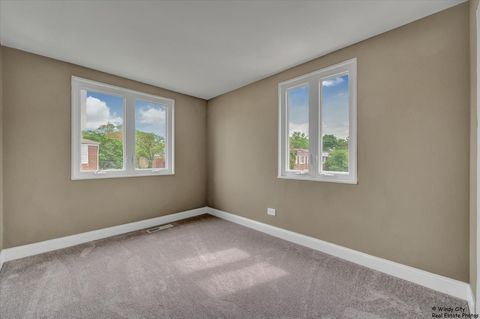 Tiny photo for 6227 N Ravenswood Avenue, Chicago, IL 60660 (MLS # 12355981)