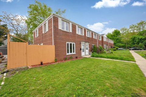 Tiny photo for 6227 N Ravenswood Avenue, Chicago, IL 60660 (MLS # 12355981)