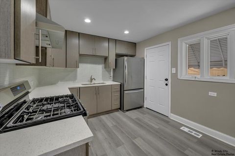 Tiny photo for 6227 N Ravenswood Avenue, Chicago, IL 60660 (MLS # 12355981)