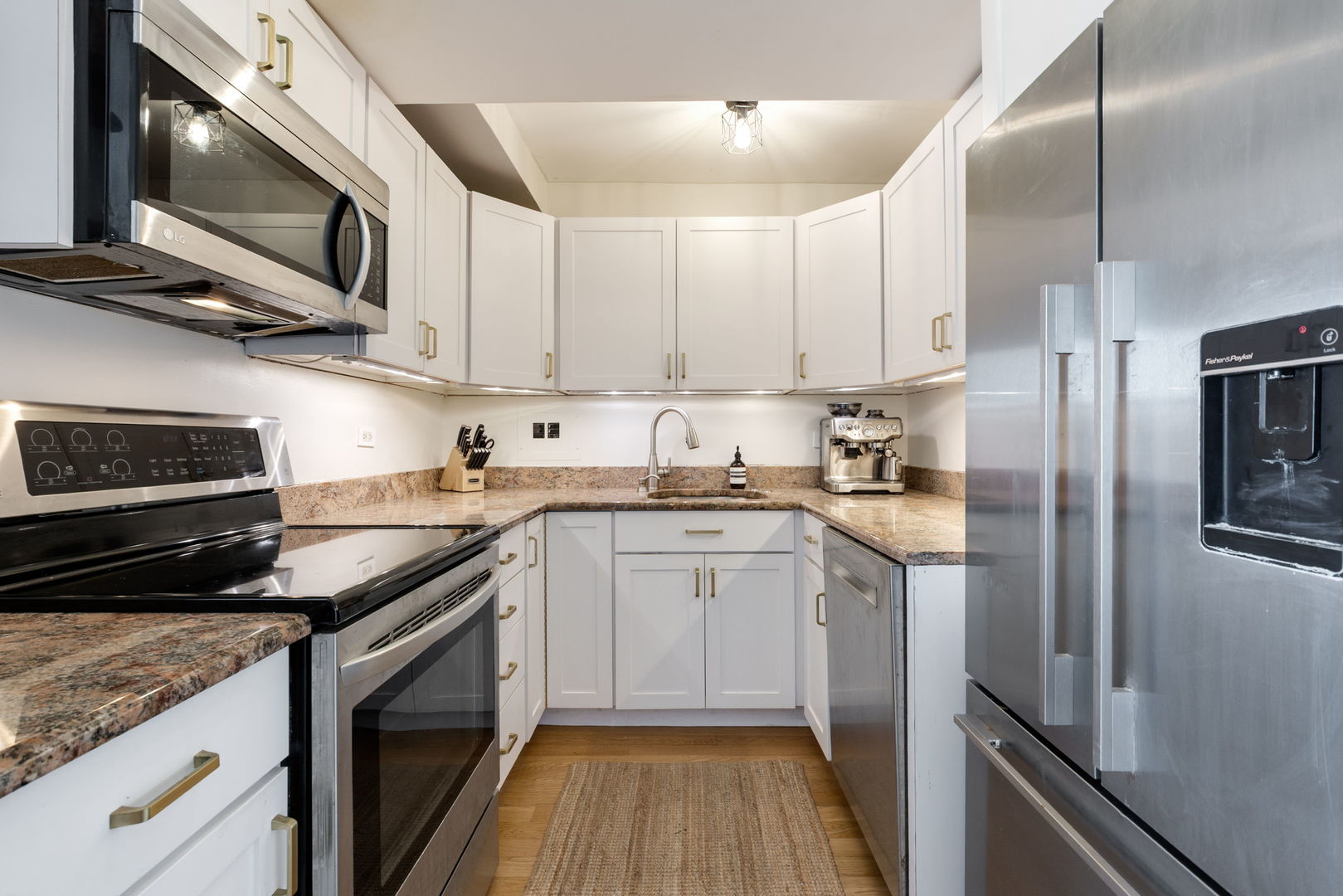 2909 N Sheridan Road 1104