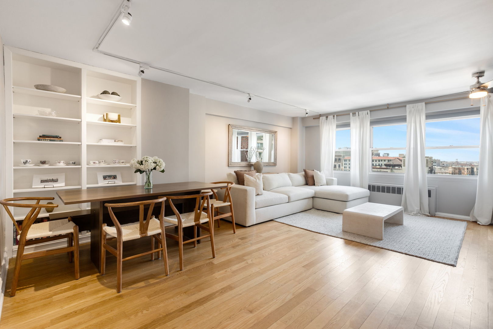 2909 N Sheridan Road 1104