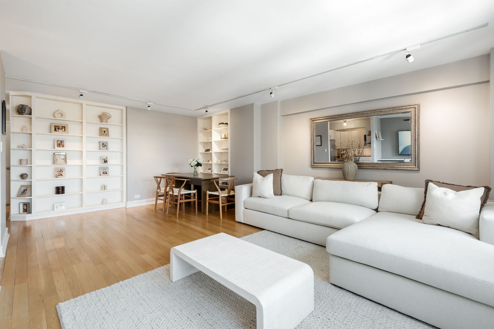 2909 N Sheridan Road 1104