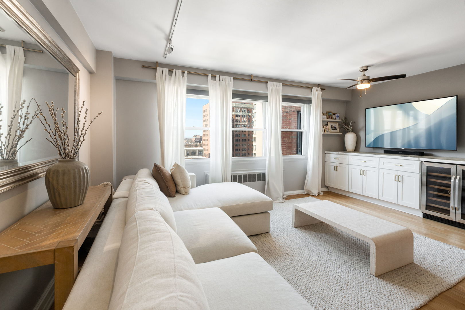 2909 N Sheridan Road 1104