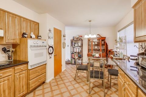 Tiny photo for 218 Greenbriar Street, Elk Grove Village, IL 60007 (MLS # 12523798)