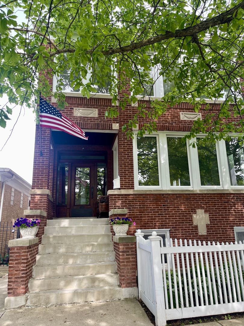 2939 N Troy Street