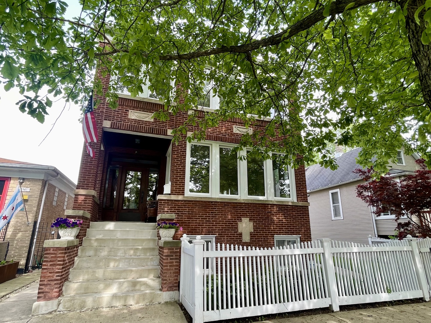 2939 N Troy Street