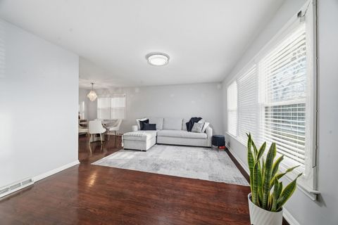Tiny photo for 2951 N Rutherford Avenue, Chicago, IL 60634 (MLS # 12586980)