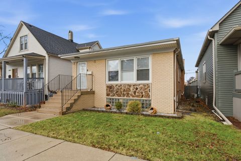 Tiny photo for 2951 N Rutherford Avenue, Chicago, IL 60634 (MLS # 12586980)