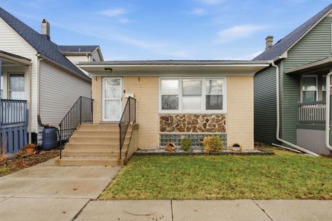Tiny photo for 2951 N Rutherford Avenue, Chicago, IL 60634 (MLS # 12586980)