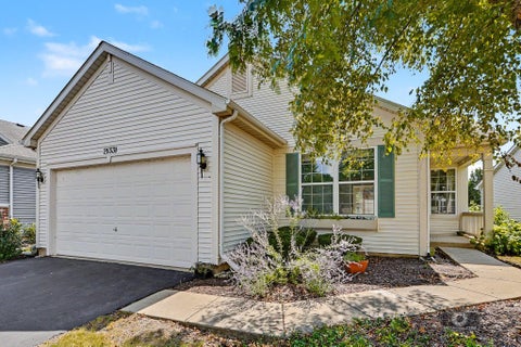 Photo of 21331 Windsor Lake Lane, Crest Hill, IL 60403 (MLS # 12750275)