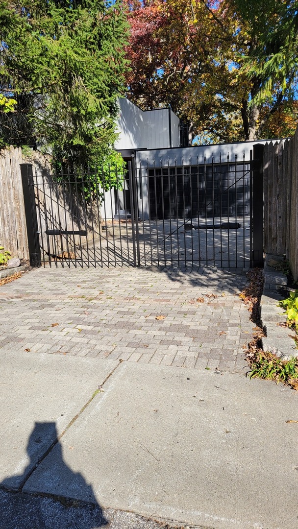 186 W Scranton Avenue