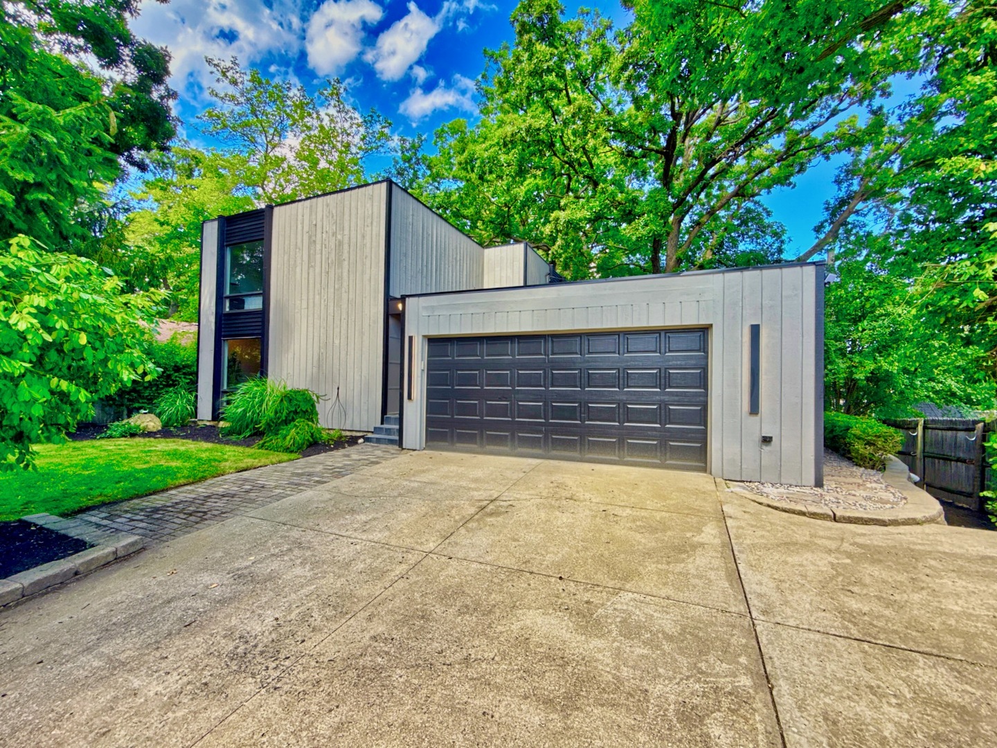 186 W Scranton Avenue