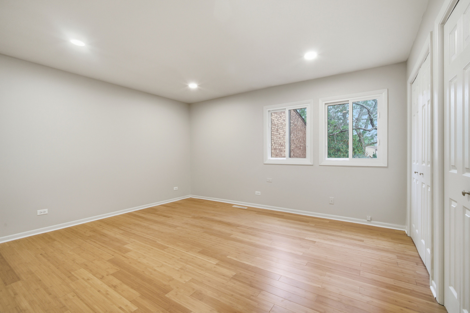 Northbrook, Illinois 60062, United States, 2 Bedrooms Bedrooms, ,3 BathroomsBathrooms,Residential,Active,227827