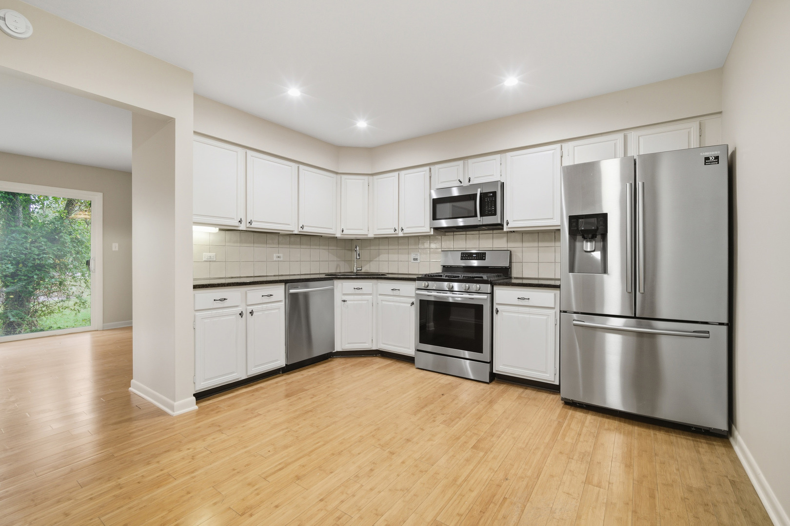 Northbrook, Illinois 60062, United States, 2 Bedrooms Bedrooms, ,3 BathroomsBathrooms,Residential,Active,227827