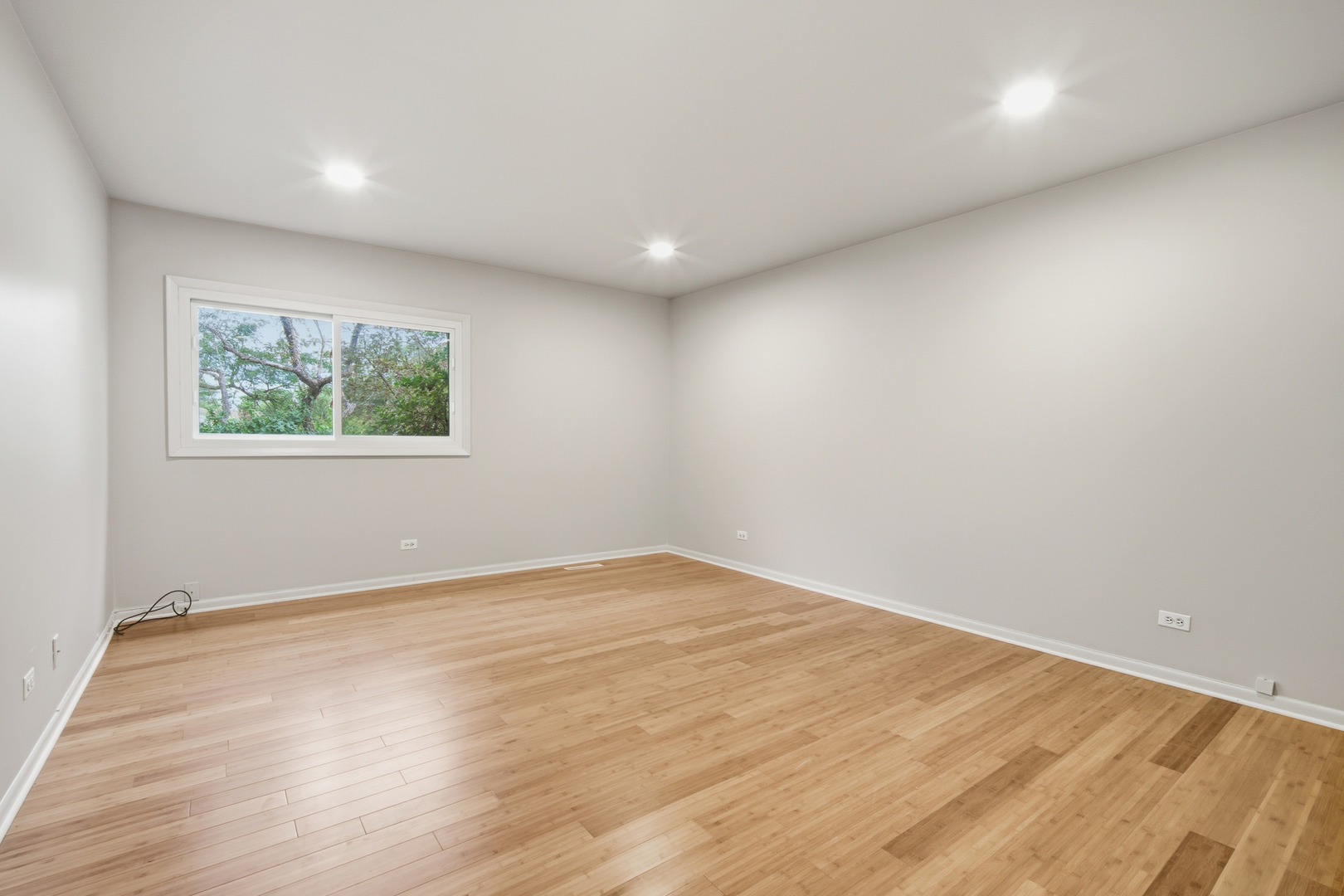 Northbrook, Illinois 60062, United States, 2 Bedrooms Bedrooms, ,3 BathroomsBathrooms,Residential,Active,227827