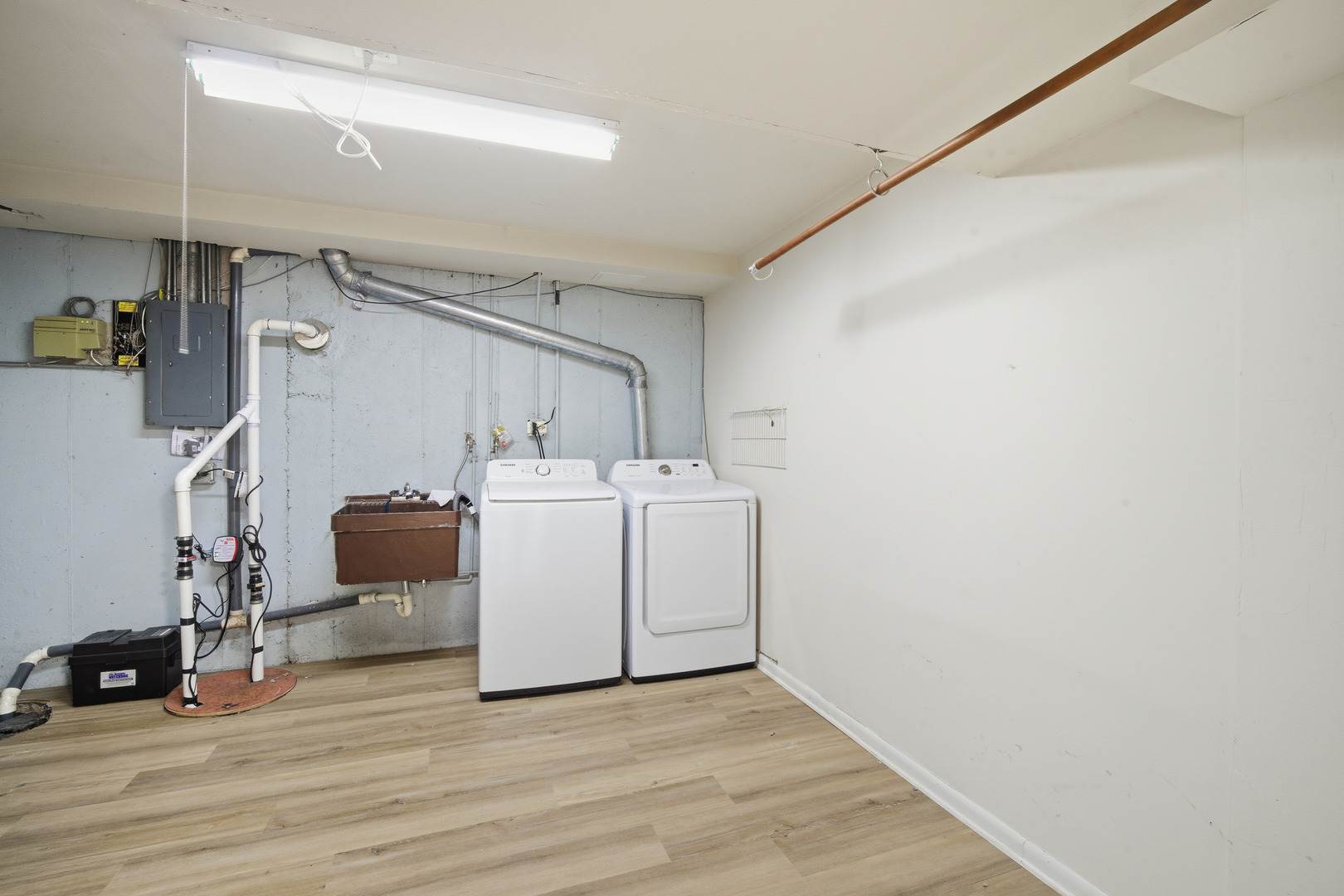 Northbrook, Illinois 60062, United States, 2 Bedrooms Bedrooms, ,3 BathroomsBathrooms,Residential,Active,227827