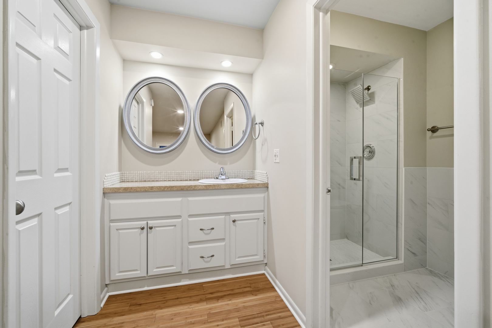 Northbrook, Illinois 60062, United States, 2 Bedrooms Bedrooms, ,3 BathroomsBathrooms,Residential,Active,227827