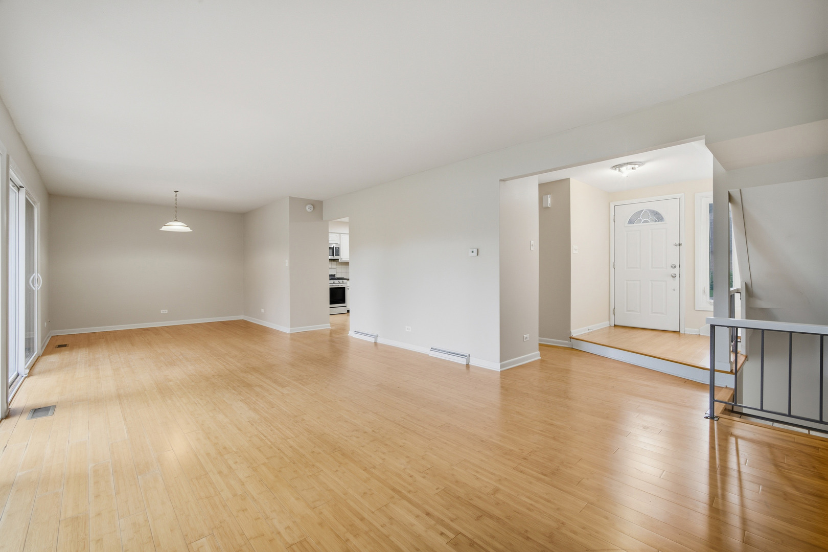 Northbrook, Illinois 60062, United States, 2 Bedrooms Bedrooms, ,3 BathroomsBathrooms,Residential,Active,227827