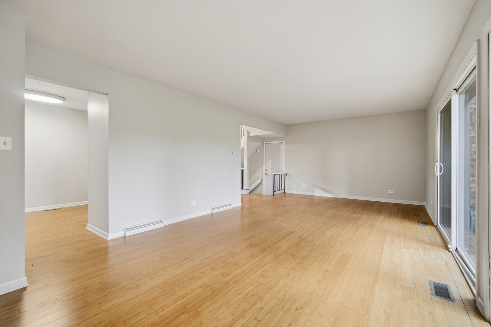 Northbrook, Illinois 60062, United States, 2 Bedrooms Bedrooms, ,3 BathroomsBathrooms,Residential,Active,227827